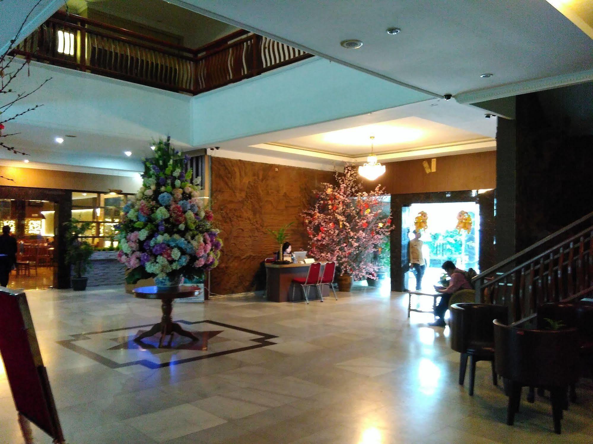 Pelangi Hotel & Resort Tanjung Pinang Buitenkant foto
